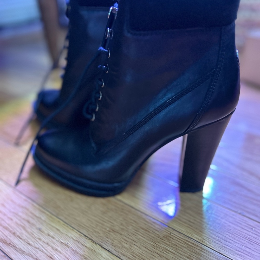 BCBG Generation MAUDE boots like new!!